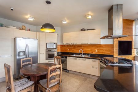 30_photo/94dce6af27.7a50efcce9b70fc8-ATLAS-420e37cf-95b4-4e0f-b040-3514f1d491f2.jpg de casa à venda com 4 quartos, 300m² em Bom Retiro, Curitiba