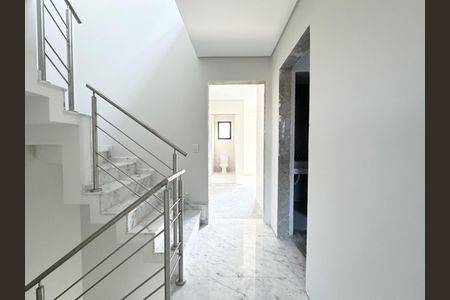 12_photo/94dce6af81.d089674a9b2a0c73-ATLAS-8a14a60c-fd9d-4db8-aaef-b317f4eb5e37.jpg de casa à venda com 4 quartos, 195m² em Bom Retiro, Curitiba