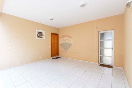 46_photo/94dce6b1e1.01061cb6ad72014f-ATLAS-1d5cd3ff-cd77-41af-af43-2e392c356c01.jpg de casa à venda com 3 quartos, 282m² em Bom Retiro, Curitiba