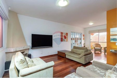 8_photo/94dce6b1e1.01061cb6ad72014f-ATLAS-45ececab-710d-4686-8366-0d35e41e12c6.jpg de casa à venda com 3 quartos, 282m² em Bom Retiro, Curitiba