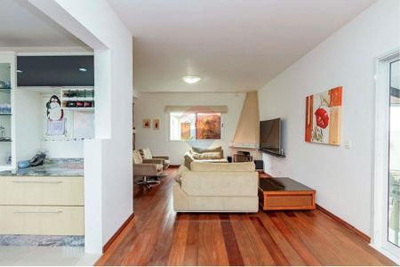 12_photo/94dce6b1e1.01061cb6ad72014f-ATLAS-4baff377-31c3-42f3-b1ca-31ee6e55376a.jpg de casa à venda com 3 quartos, 282m² em Bom Retiro, Curitiba