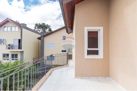 29_photo/94dce6b1e1.01061cb6ad72014f-ATLAS-8d1829bb-9321-4143-96a6-385759ad2e0e.jpg de casa à venda com 3 quartos, 282m² em Bom Retiro, Curitiba