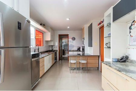 17_photo/94dce6b1e1.01061cb6ad72014f-ATLAS-99ba2e6d-58d8-451e-8719-e88a9543ae84.jpg de casa à venda com 3 quartos, 282m² em Bom Retiro, Curitiba