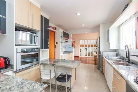 19_photo/94dce6b1e1.01061cb6ad72014f-ATLAS-d49b7c8f-6da3-42e3-b850-d4ef69988ab4.jpg de casa à venda com 3 quartos, 282m² em Bom Retiro, Curitiba