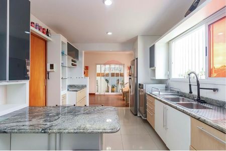 18_photo/94dce6b1e1.01061cb6ad72014f-ATLAS-ded656b5-9699-4e30-bac3-4d6fc73017c2.jpg de casa à venda com 3 quartos, 282m² em Bom Retiro, Curitiba