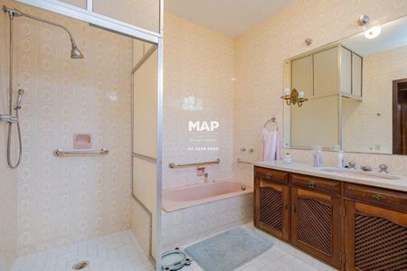 4_photo/94dce6b219.131c711fc740dfc3-ATLAS-4417012b-aa7d-4453-aaed-caaa35c29359.jpg de casa à venda com 5 quartos, 647m² em Bom Retiro, Curitiba