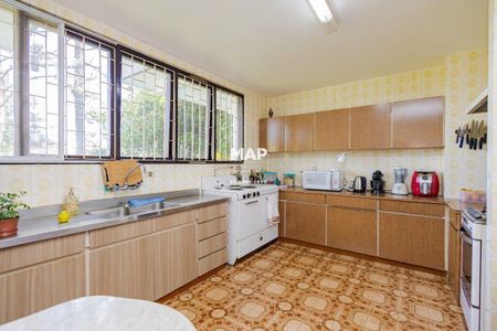 1_photo/94dce6b219.131c711fc740dfc3-ATLAS-60a013f3-4820-46e4-80d3-3ab615563fa3.jpg de casa à venda com 5 quartos, 647m² em Bom Retiro, Curitiba