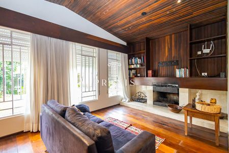 9_photo/94dce6b26d.23768ecd2345819f-ATLAS-5a6acb76-1610-48ad-bacb-a159e4fffb0f.jpg de casa para alugar com 4 quartos, 445m² em Bom Retiro, Curitiba