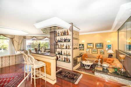 12_photo/94dce6b2b3.2589b1fd00b31c34-ATLAS-3f5526e0-67ee-4d29-b855-2fbf68f878f2.jpg de casa à venda com 5 quartos, 768m² em Vista Alegre, Curitiba