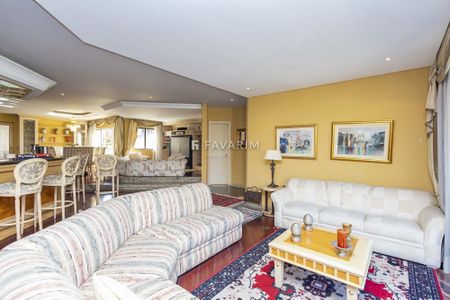 30_photo/94dce6b2b3.2589b1fd00b31c34-ATLAS-4e0e06e1-5dc4-4d4a-b0f7-a40ca6fbac87.jpg de casa à venda com 5 quartos, 768m² em Vista Alegre, Curitiba