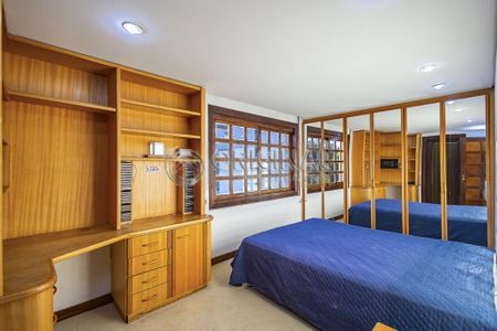 24_photo/94dce6b315.3c20d05746a6d1b7-ATLAS-1e50ac3a-0ea1-4578-b698-2ef1b6d35a36.jpg de casa à venda com 5 quartos, 455m² em Bom Retiro, Curitiba