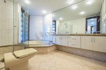 37_photo/94dce6b315.3c20d05746a6d1b7-ATLAS-3a7ac5f0-199a-4cf2-b2ce-9a4bf42142a8.jpg de casa à venda com 5 quartos, 455m² em Bom Retiro, Curitiba
