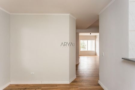 11_photo/94dce6b3b3.9e8826600a2f05bd-ATLAS-5ea35bdb-98a0-43cf-90ab-609561aedbca.jpg de casa à venda com 4 quartos, 191m² em Bom Retiro, Curitiba