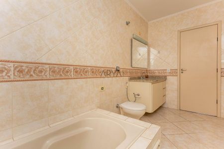 22_photo/94dce6b3b3.9e8826600a2f05bd-ATLAS-bbb37f7b-e8b9-4d9f-b1e9-185962717f9e.jpg de casa à venda com 4 quartos, 191m² em Bom Retiro, Curitiba