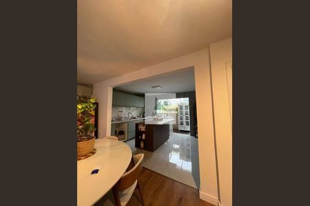 5_photo/94dce6b3bd.7a69ff73eb43ff8d-ATLAS-3dea7878-7844-49d8-a26d-a6bdeaca5f8d.jpg de casa à venda com 5 quartos, 238m² em Pilarzinho, Curitiba