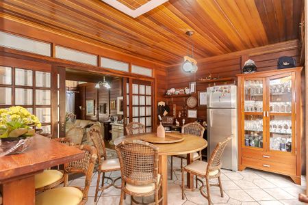 7_photo/94dce6b3f9.56b0b9fb92022c5f-ATLAS-fac894e1-8267-499d-a164-a58101e7d3fe.jpg de casa à venda com 3 quartos, 252m² em Pilarzinho, Curitiba