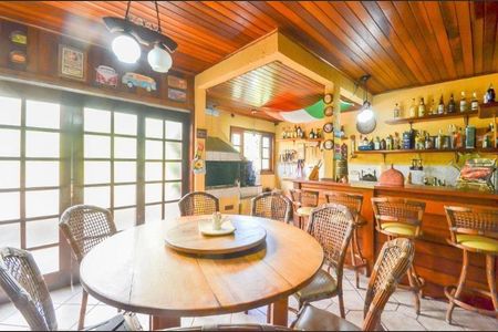 4_photo/94dce6b3f9.cc80a849dbb3670d-ATLAS-c7985b3a-c334-46b5-a6bd-bfb8aea5e57f.jpg de casa à venda com 3 quartos, 252m² em Pilarzinho, Curitiba