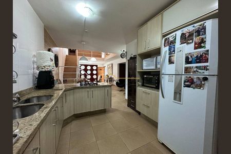 7_photo/94dce6b6c9.5debab591008d8e7-ATLAS-6c298a6c-87da-41e6-945d-8620387f1df8.jpg de casa à venda com 3 quartos, 299m² em Pilarzinho, Curitiba