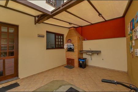 19_photo/94dce6bac5.5643fbd61cecba51-ATLAS-be93fe43-6b15-41d6-92cc-7a65007a032e.jpg de casa à venda com 3 quartos, 197m² em São Lourenço, Curitiba