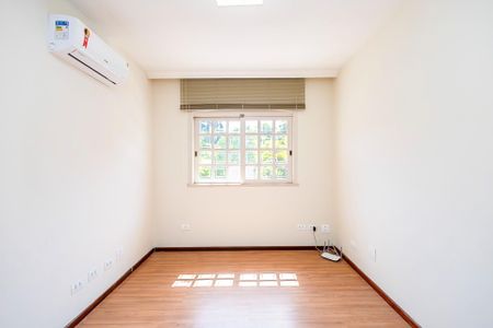 17_photo/94dce6bb37.70d34e1d457a0501-ATLAS-194a0c24-ce78-483e-aada-1eda3aaa3e99.jpg de casa à venda com 3 quartos, 181m² em São Lourenço, Curitiba