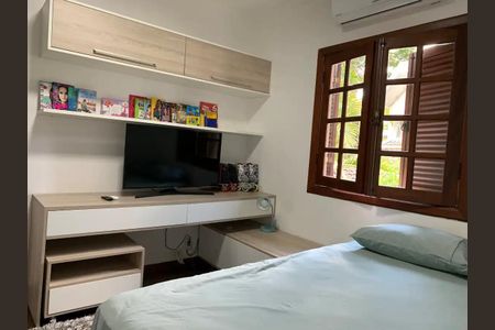 4_photo/94dce6bc71.cbbfd4a03055828f-ATLAS-1bafc54c-d43f-4d2f-9e8f-8fc9752c588e.jpg de casa à venda com 3 quartos, 260m² em São Lourenço, Curitiba