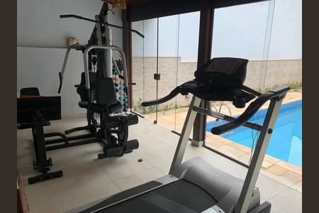 46_photo/94dce6bc71.cbbfd4a03055828f-ATLAS-d39cc84f-da82-4147-91ee-aae41ae03b20.jpg de casa à venda com 3 quartos, 260m² em São Lourenço, Curitiba