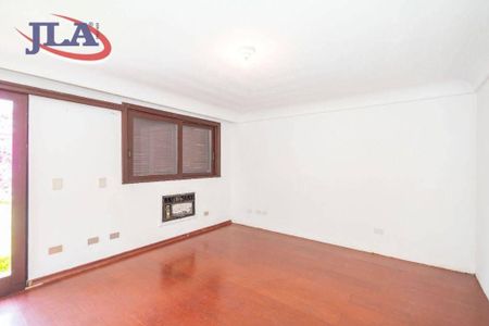 27_photo/94dce6bcdf.2c15601846e0cf59-ATLAS-fa0fe57e-5bc9-43c9-a98c-2d6f46ea750e.jpg de casa à venda com 5 quartos, 779m² em São Lourenço, Curitiba