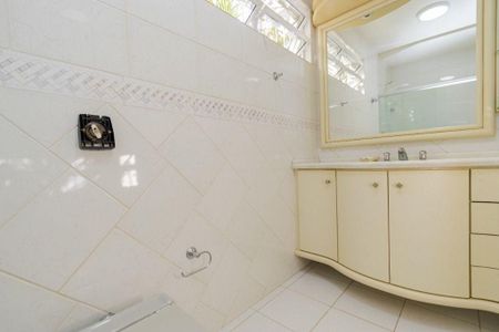 5_photo/94dce6bce1.6c5c93e045adfc60-ATLAS-3ceba750-95f1-4559-afc5-dcb2bb30f6e2.jpg de casa à venda com 4 quartos, 498m² em São Lourenço, Curitiba