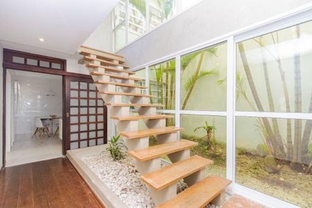 6_photo/94dce6bce1.6c5c93e045adfc60-ATLAS-995c07e0-7dae-439d-8b2a-835cb8925476.jpg de casa à venda com 4 quartos, 498m² em São Lourenço, Curitiba