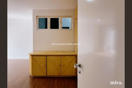 37_photo/94dce6bd43.821bca6a381fcd78-ATLAS-d55cb60a-d5fa-4f46-a16f-e8b6917451dd.jpg de casa à venda com 3 quartos, 201m² em Ahú, Curitiba