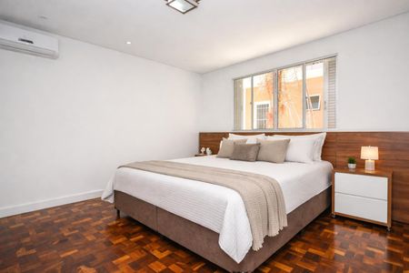 4_photo/94dce6bd57.c90f043f73090339-ATLAS-469148e9-508d-4cc2-9cc7-7ee97a90fb8e.jpg de casa à venda com 3 quartos, 238m² em Ahú, Curitiba