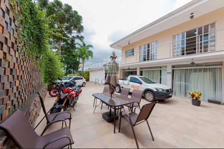 5_photo/94dce6bd91.18e6ac91b37a8e88-ATLAS-72d6a2e3-e240-4d02-8876-421b1c2a83c2.jpg de casa à venda com 6 quartos, 369m² em Ahú, Curitiba