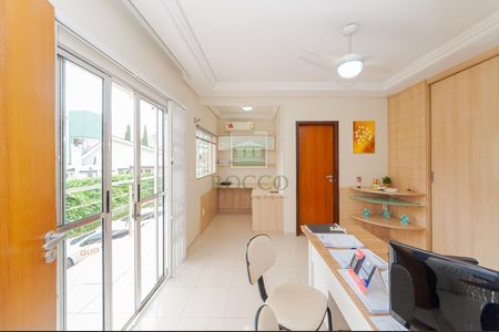 17_photo/94dce6bd91.18e6ac91b37a8e88-ATLAS-fe4134a1-b76e-42eb-ad1b-13e80ed9410b.jpg de casa à venda com 6 quartos, 369m² em Ahú, Curitiba
