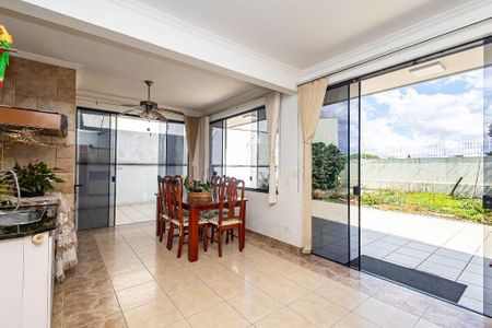 3_photo/94dce6bdf1.1a3e319d327b48ea-ATLAS-05f12361-636c-4f28-b5b9-9e3055c82a49.jpg de casa à venda com 4 quartos, 293m² em São Lourenço, Curitiba