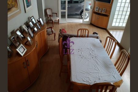 5_photo/94dce6bf8b.2fed7e95ddef69d8-ATLAS-a4520d10-00d2-40bc-9c2e-c6b2651e0322.jpg de casa à venda com 3 quartos, 199m² em São Lourenço, Curitiba