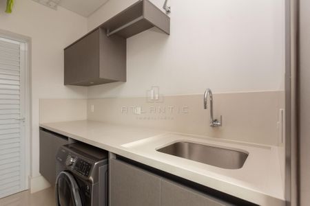 6_photo/94dce6bfbd.4a40dbf80a3f55e2-ATLAS-23bffbce-4b1a-4d4e-add8-177a00f9c46c.jpg de casa à venda com 2 quartos, 236m² em São Lourenço, Curitiba