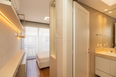 30_photo/94dce6bfbd.4a40dbf80a3f55e2-ATLAS-90caaa7c-b950-4e81-b91a-4b03a2f7f282.jpg de casa à venda com 2 quartos, 236m² em São Lourenço, Curitiba