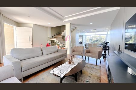 11_photo/94dce6bfe1.ceff8192393c33de-ATLAS-0edc30cd-276f-44a2-8b79-53e5921bda4a.jpg de casa à venda com 4 quartos, 248m² em São Lourenço, Curitiba