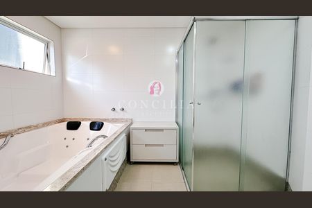 4_photo/94dce6bfe1.ceff8192393c33de-ATLAS-cce4779f-7ccb-42e5-b584-e1a1dd5fb374.jpg de casa à venda com 4 quartos, 248m² em São Lourenço, Curitiba