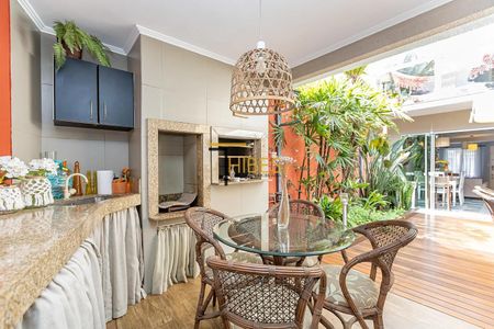 6_photo/94dce6c6ed.2fed7e95ddef69d8-ATLAS-8c4308fa-d4da-4c2a-b66e-63c0fe16048c.jpg de casa à venda com 3 quartos, 350m² em São Lourenço, Curitiba