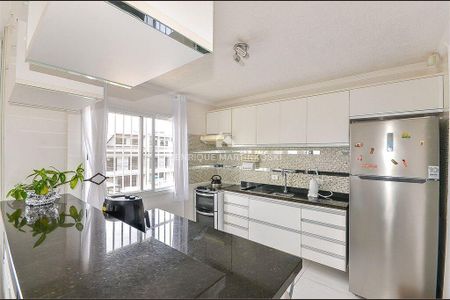 5_photo/94dce6c717.4f0f11c8b1d619b9-ATLAS-3e63b2f1-0f55-4e90-a661-c065abd2fd45.jpg de casa à venda com 4 quartos, 307m² em São Lourenço, Curitiba