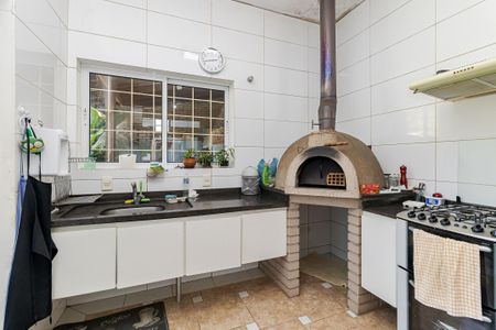 4_photo/94dce6c8c3.98cf39ec7952f033-ATLAS-093368e7-8c58-47bb-9b11-828c9f3603e5.jpg de casa à venda com 4 quartos, 370m² em Pilarzinho, Curitiba