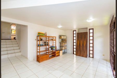 4_photo/94dce6c909.1aac3a9768a0ec1c-ATLAS-4857a13b-1d0b-4f72-ada9-d44fbbe472e2.jpg de casa à venda com 4 quartos, 235m² em Pilarzinho, Curitiba