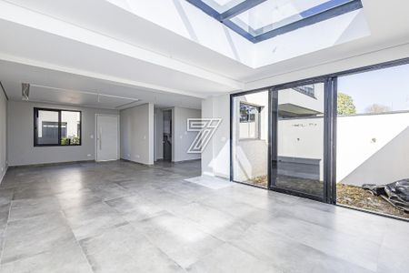 8_photo/94dce6cd1d.2fabd6344b6282fe-ATLAS-9cd2f149-fa31-4b6f-9c66-aae11dd7737f.jpg de casa à venda com 3 quartos, 207m² em Pilarzinho, Curitiba