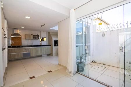 15_photo/94dce6cdcd.210363f7da379e19-ATLAS-00e20e94-623a-4844-a564-7d0d66c9ca82.jpg de casa à venda com 4 quartos, 185m² em Pilarzinho, Curitiba