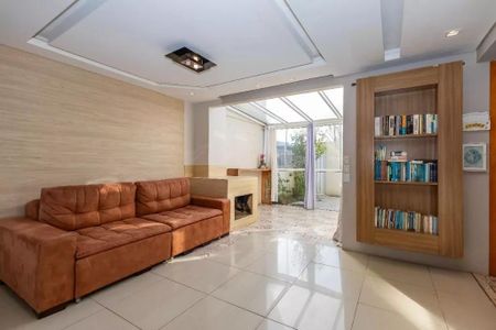 5_photo/94dce6cdcd.210363f7da379e19-ATLAS-cd853d1a-4309-4ece-a222-459a9eaa91a4.jpg de casa à venda com 4 quartos, 185m² em Pilarzinho, Curitiba