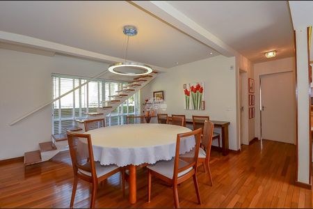 5_photo/94dce6d049.588d4a7fb74764b6-ATLAS-c59c71e6-7aec-4c7f-8c2f-bec7cf61e5c8.jpg de casa à venda com 4 quartos, 300m² em Abranches, Curitiba