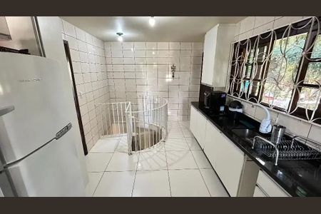 5_photo/94dce6d05b.64ac2371dd04f17e-ATLAS-8826e941-46d1-4279-b87c-ebe67601aee2.jpg de casa à venda com 3 quartos, 150m² em Abranches, Curitiba