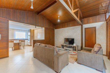 3_photo/94dce6d5cf.17a4969d13b5e058-ATLAS-1b8acd5e-19fc-4972-bf35-aa2635a6fb1a.jpg de casa à venda com 3 quartos, 335m² em Taboão, Curitiba