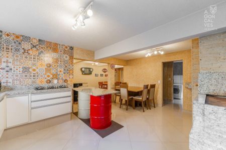 6_photo/94dce6d5cf.17a4969d13b5e058-ATLAS-31acc19e-97c1-4255-9677-5fcf60cc1bfc.jpg de casa à venda com 3 quartos, 335m² em Taboão, Curitiba